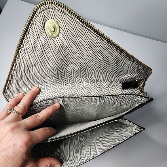 Steve Madden fold over crossbody purse floral black chain - Picture 3 of 7